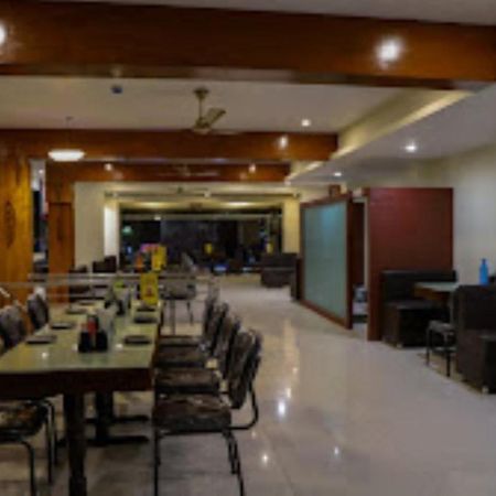 Hotel Vaibhav,Akola Ngoại thất bức ảnh