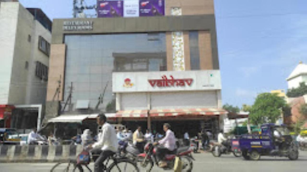 Hotel Vaibhav,Akola Ngoại thất bức ảnh