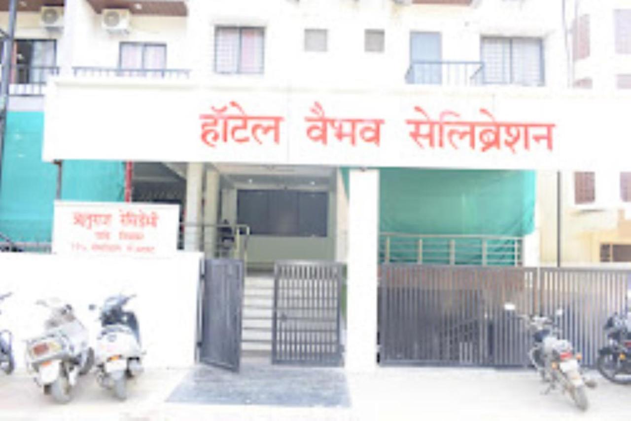Hotel Vaibhav,Akola Ngoại thất bức ảnh