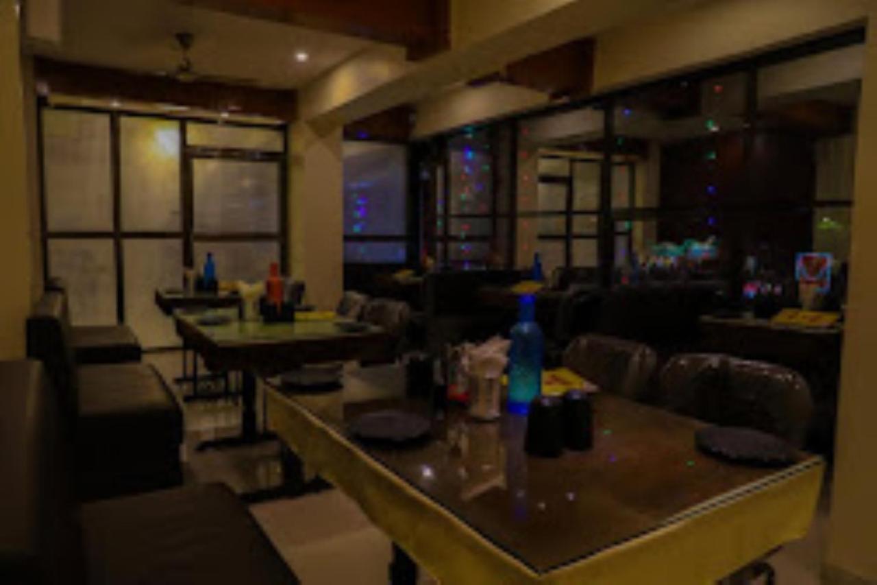 Hotel Vaibhav,Akola Ngoại thất bức ảnh