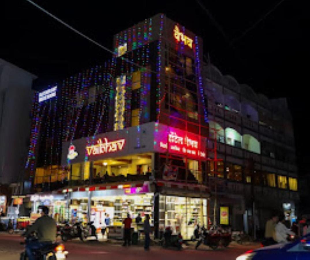 Hotel Vaibhav,Akola Ngoại thất bức ảnh
