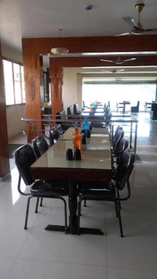 Hotel Vaibhav,Akola Ngoại thất bức ảnh